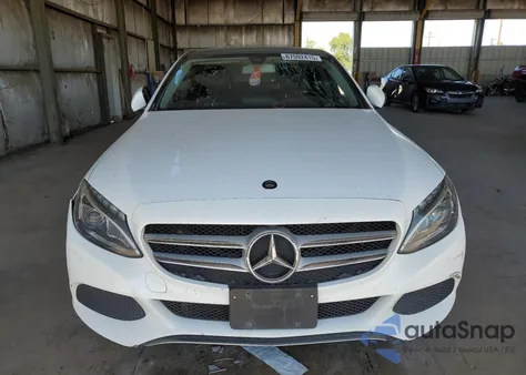 2016 Mercedes-Benz C 300 4Matic z USA, uszkodzony, nr VIN 55SWF4KB7GU100119